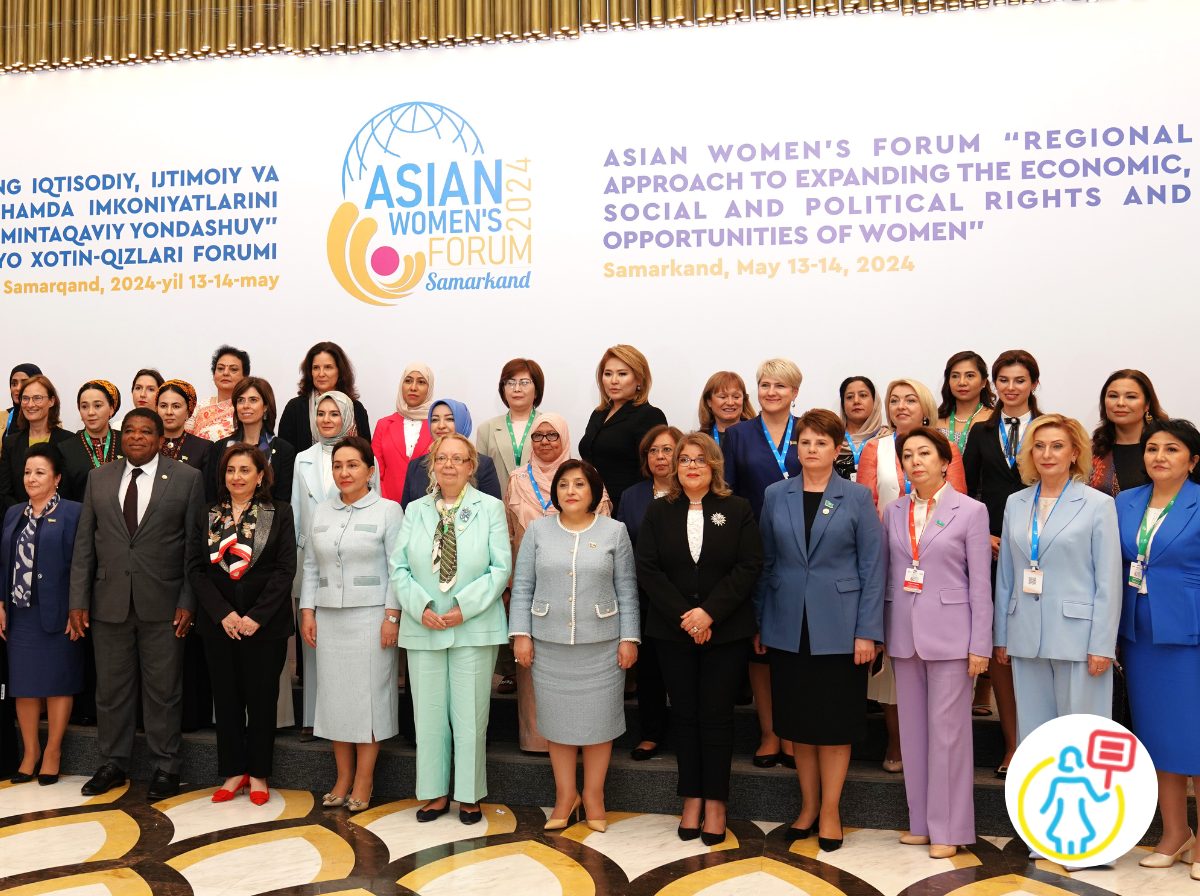 Ein Gruppenfoto vor einer Wand „Asian Women’s Forum 2024“