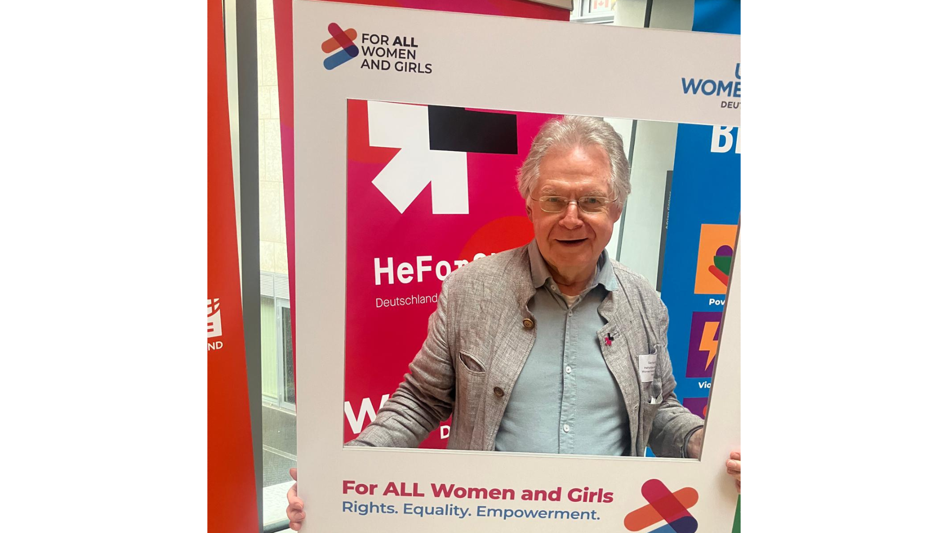 HeForShe Germany Advocate Gerhard Hafner posing with a sign with the text