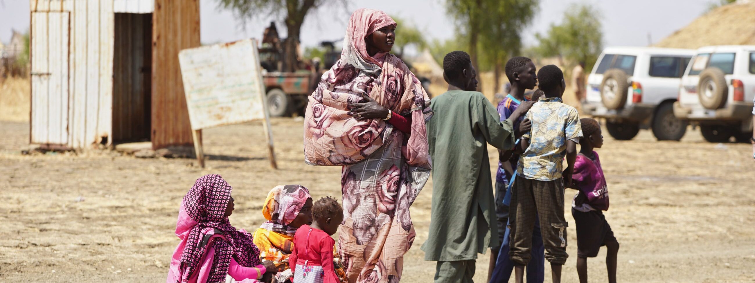 Frauen und Kinder im Sudan in ländlichem Gebiet