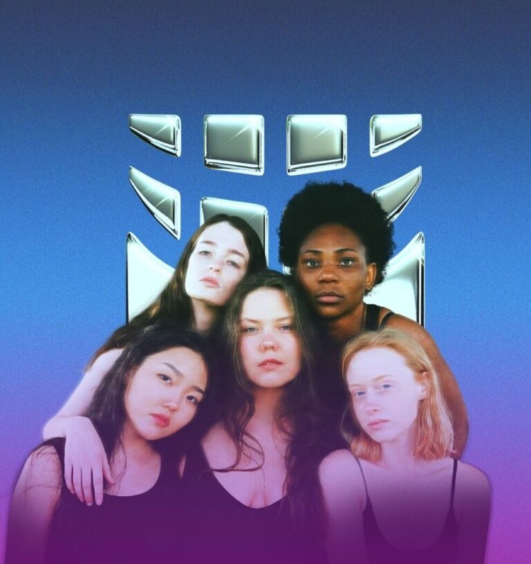 Verschiedene Frauen vor metallischem UN Women Icon - Branding des Internationalen Frauentags 2026 von UN Women