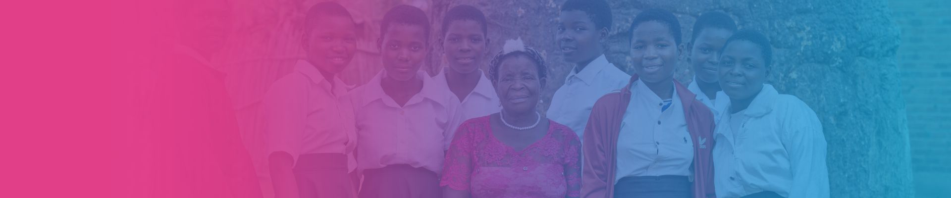 Hintergrundbild - Gruppenbild mit Mädchen in Malawi