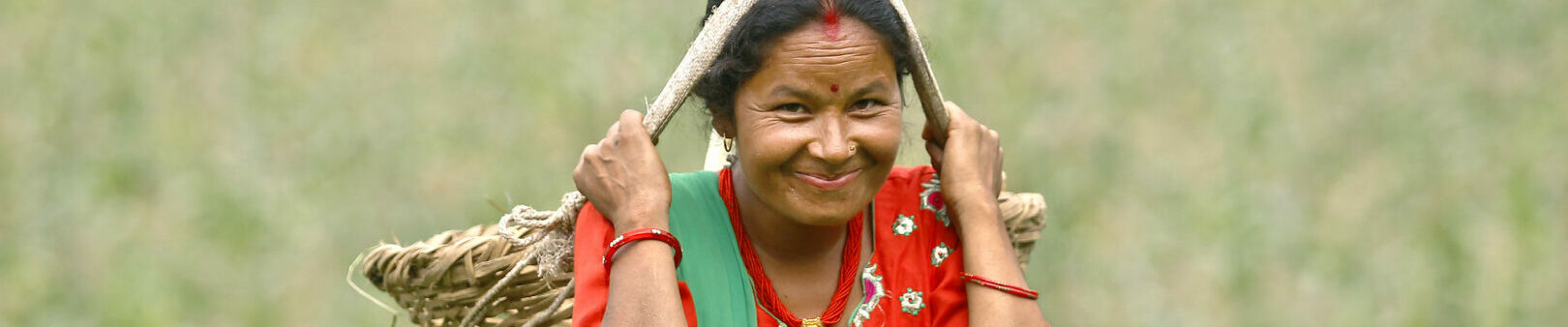 Nepal, Bäuerin des gemeinsamen Programms für Bäuerinnen auf dem Land. Credits: UN Women/Narendra Shrestha